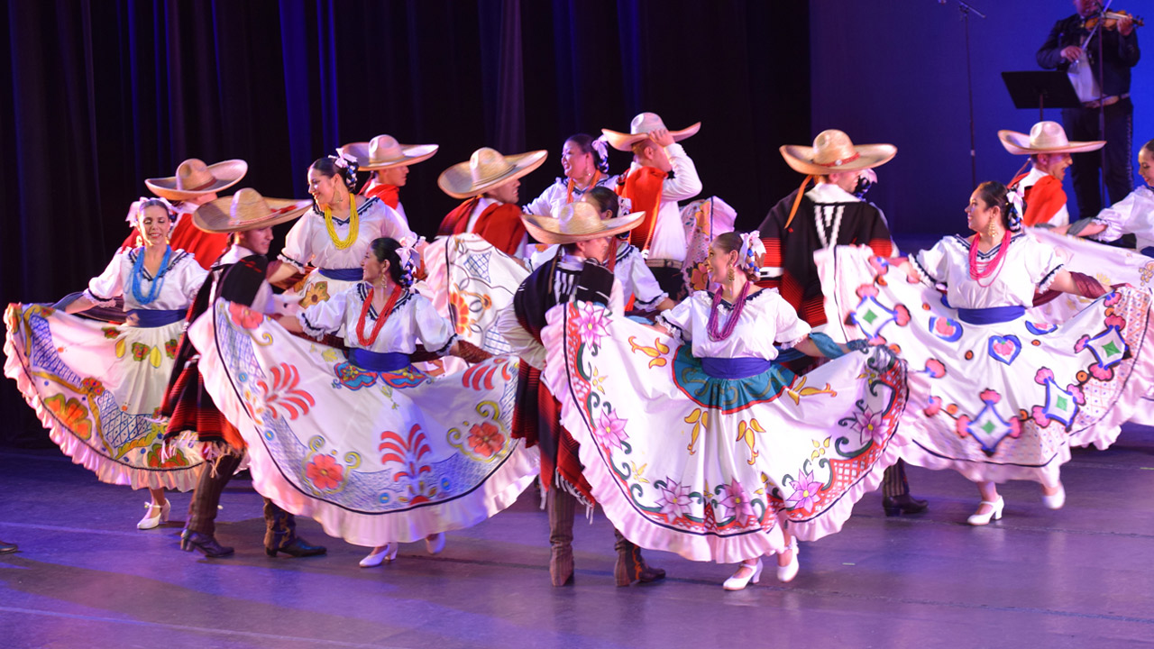 Photo of Los Lupeños performing Caminos de Guanajuato in the TRIBUTO concert 2018